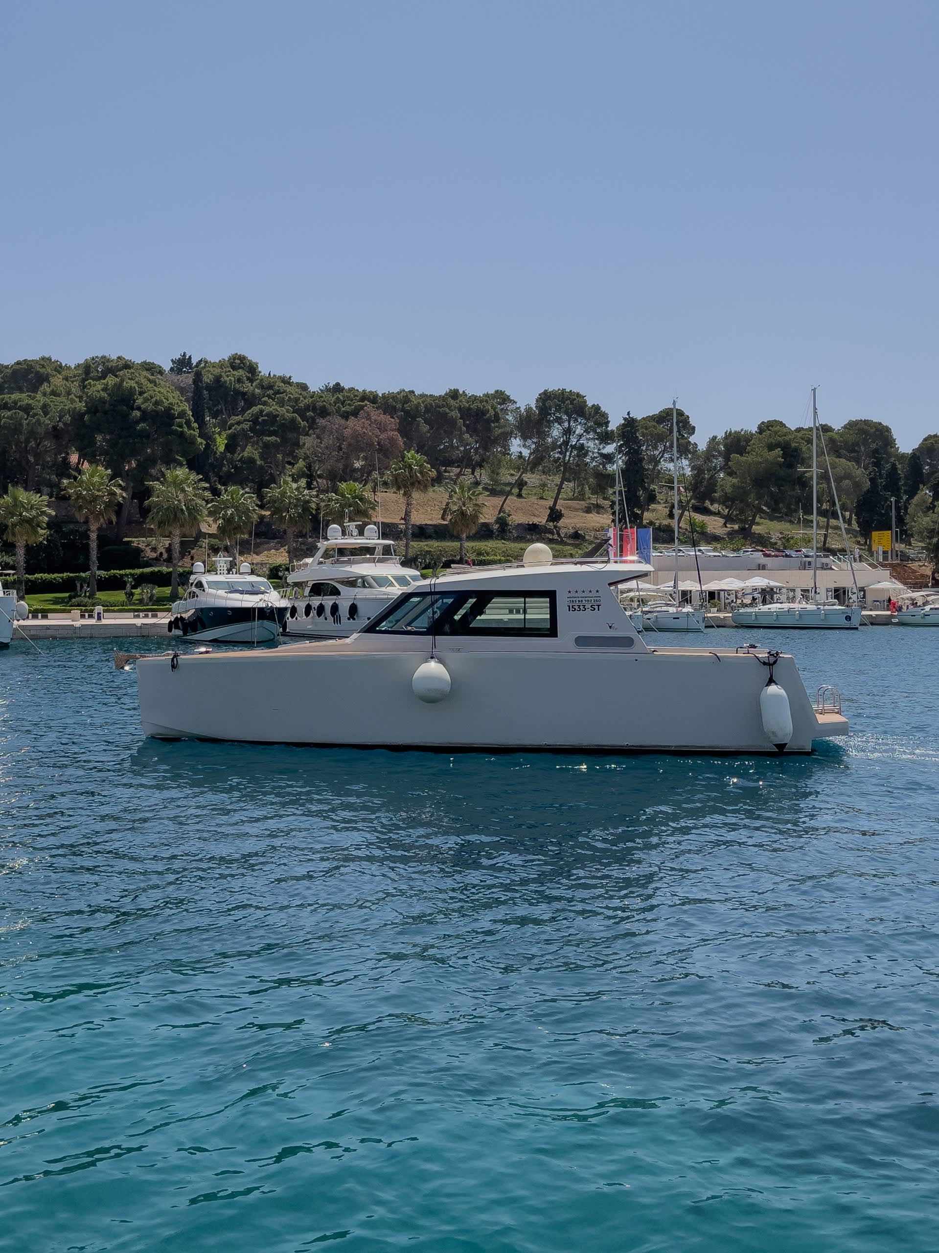 Blå grottan, Hvar och 5-östur - lyxig dagstur med motorbåt