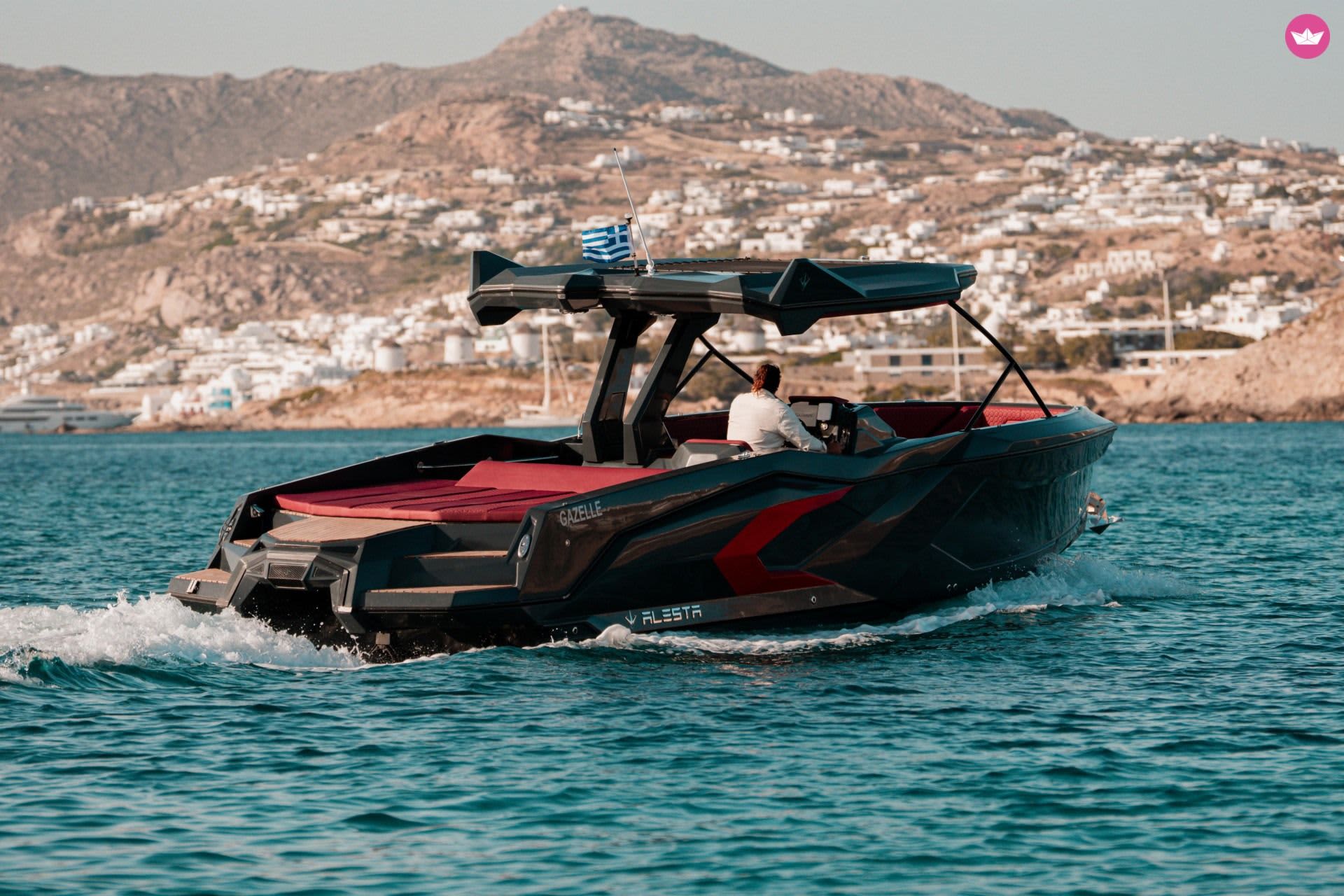 Brinde na Maré – Comemore com Elegância no Mar