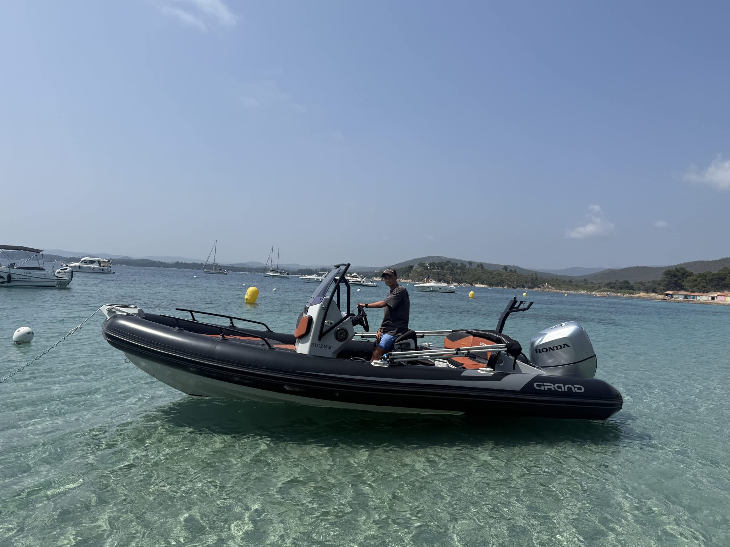 Journée Privée en Mer – Plages Cachées et Aventure sur la Côte Varoise