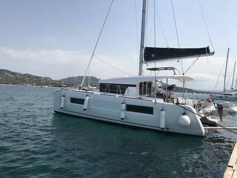 Een boottocht rond de baai van Kotor met zwemmen in de open zee.