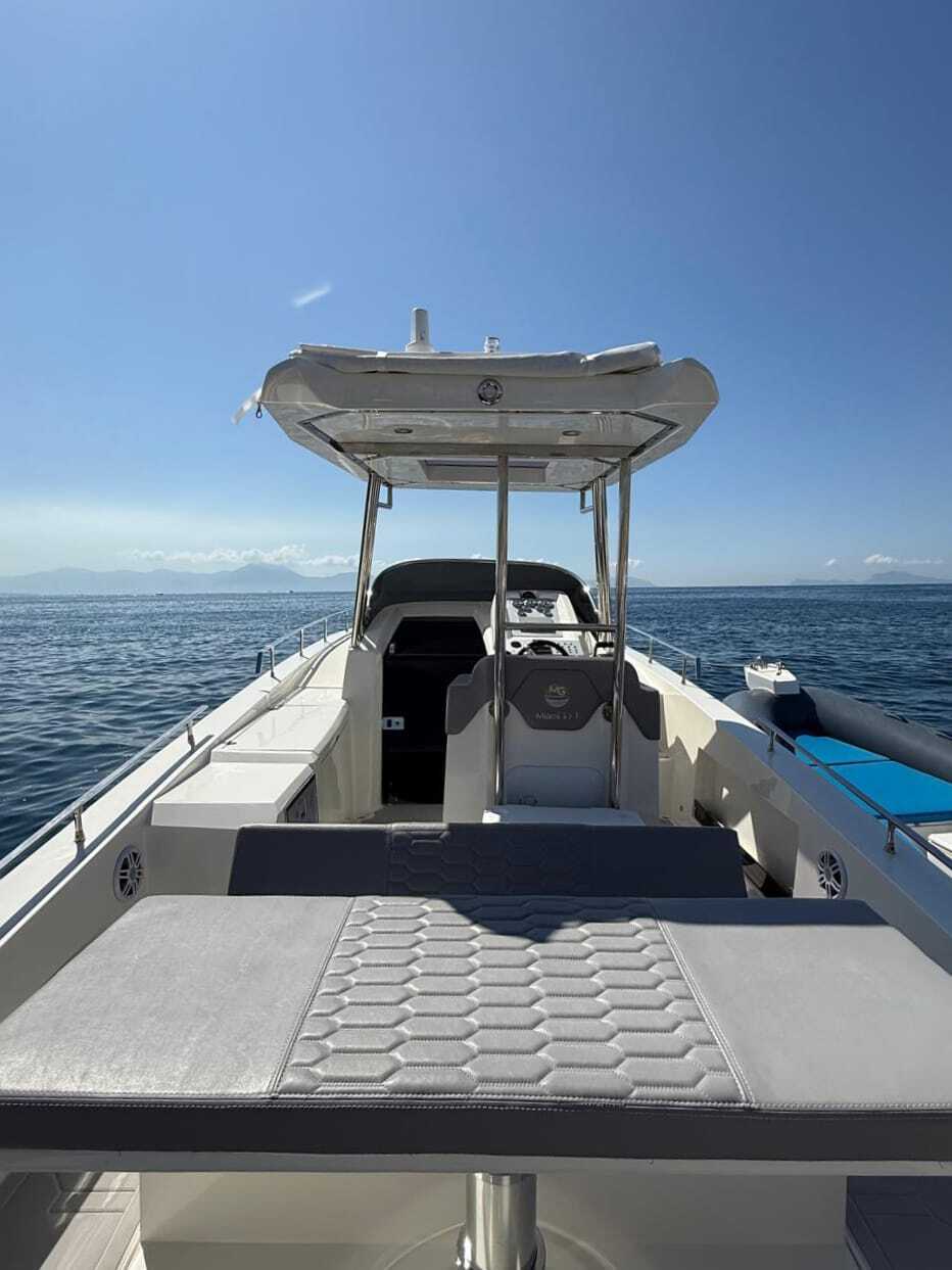 Entdecken Sie Neapel auf einer 9-stündigen Motorboottour.