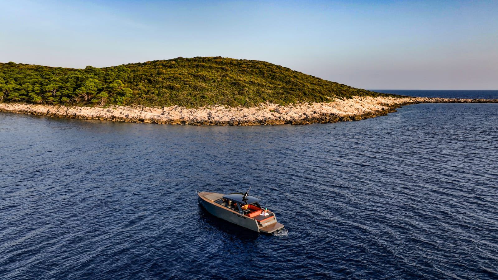De magie van Vis: wonderen van blauwe grotten en verborgen stranden
