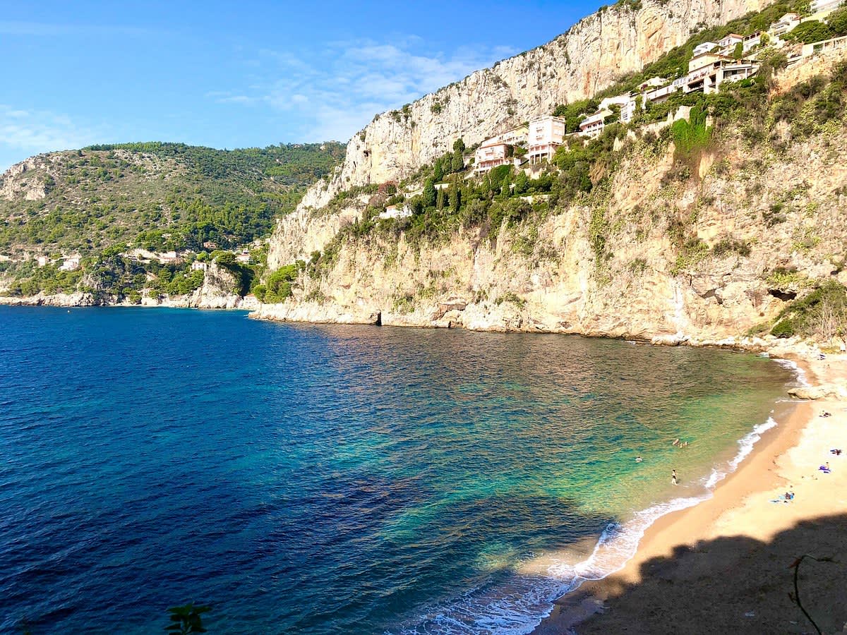 Tajna ucieczka z Cap-d’Ail: udaj się na wspaniałą plażę Mala