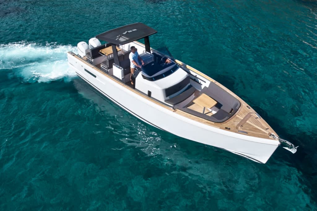 Njut av en dagscharter i Mallorcas turkosa vatten