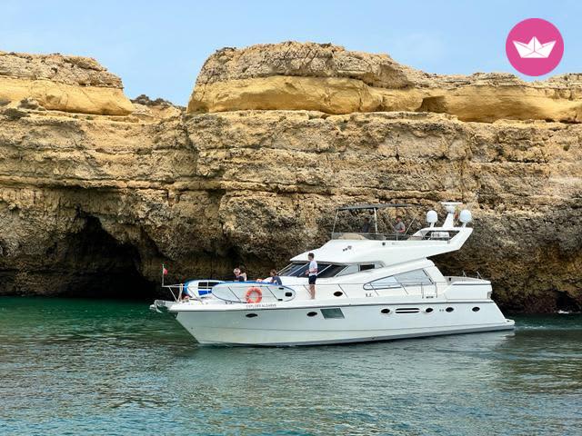 Naviga, rilassati e scopri la costa.