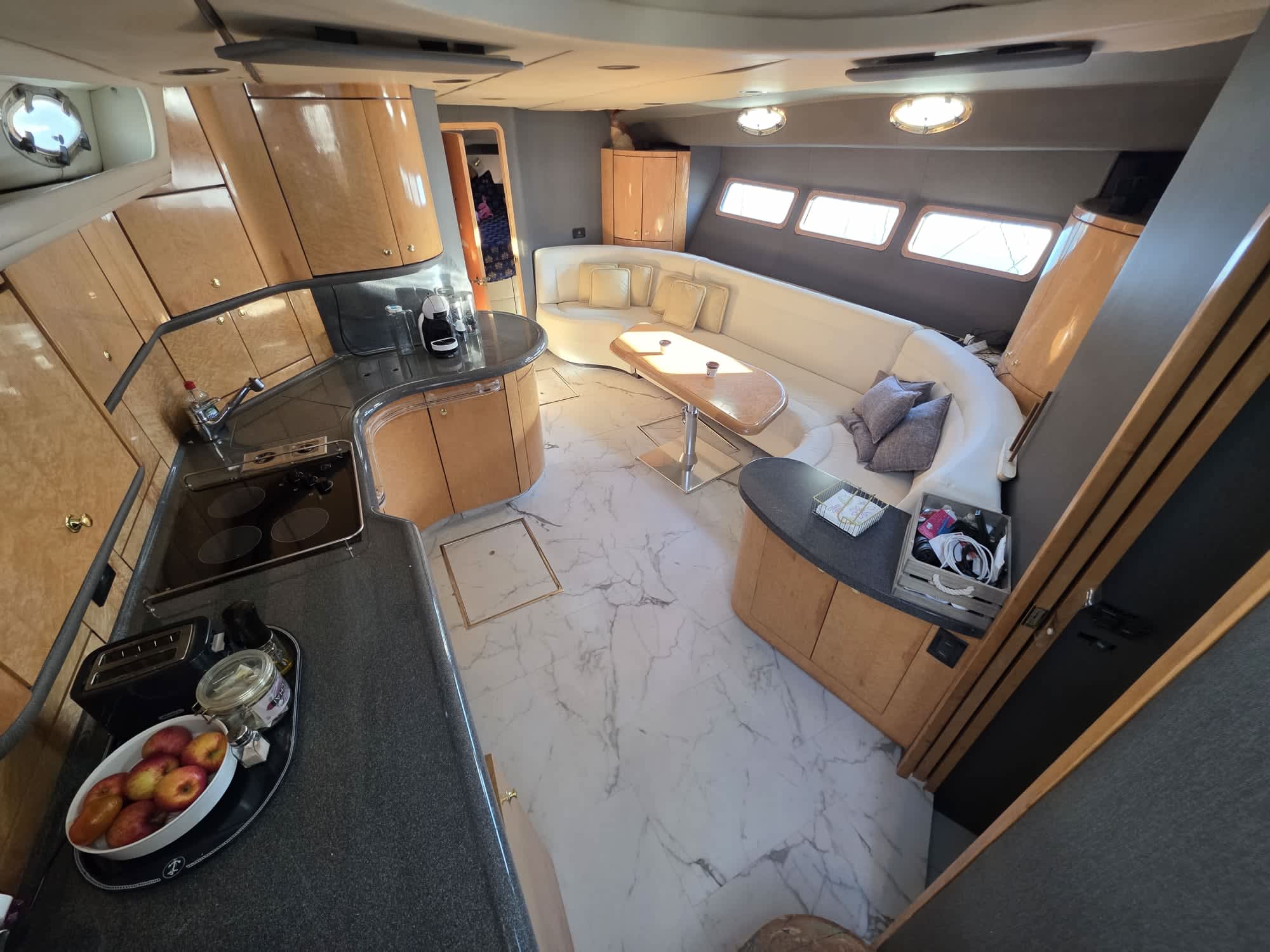 Experiencia de Yate de Lujo 8 Horas en Palma – Escape Mediterráneo