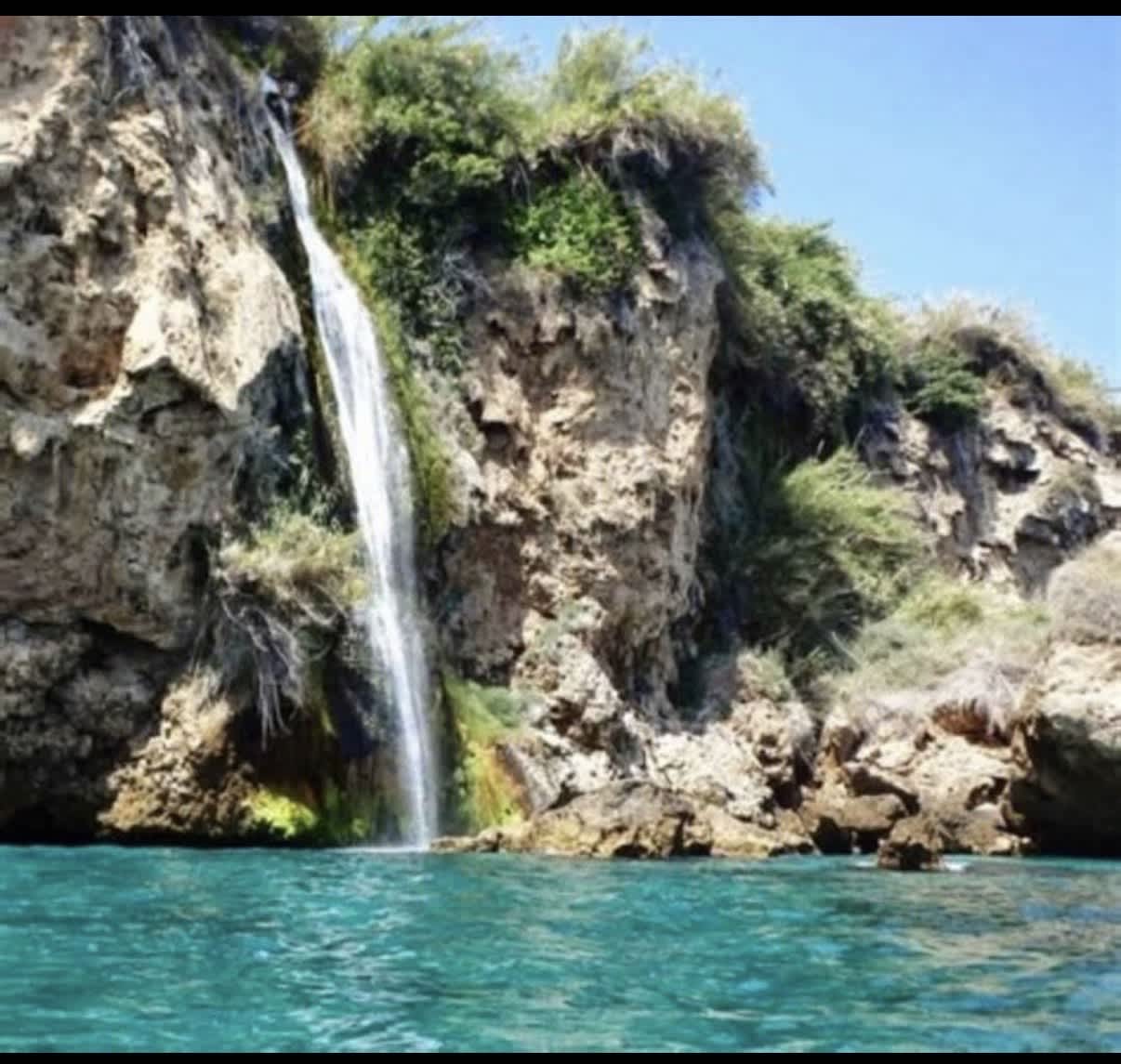 Escapada al paraíso: calas escondidas, playas cristalinas y cascadas