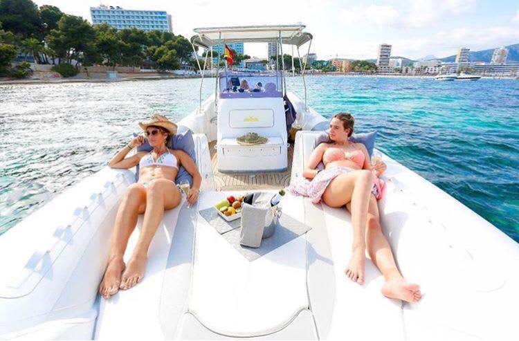 Geniet van 8 uur op een motorboot in Port d'Andratx.