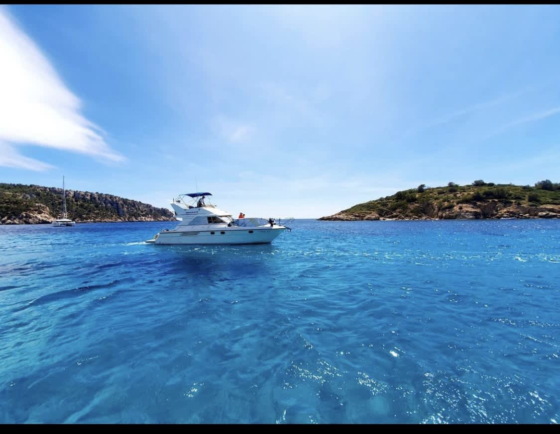 Ein Tag in Palma de Mallorca auf einem Motorboot