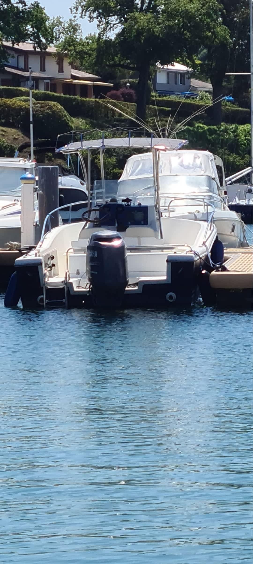 4h to explore Nernier on a motorboat