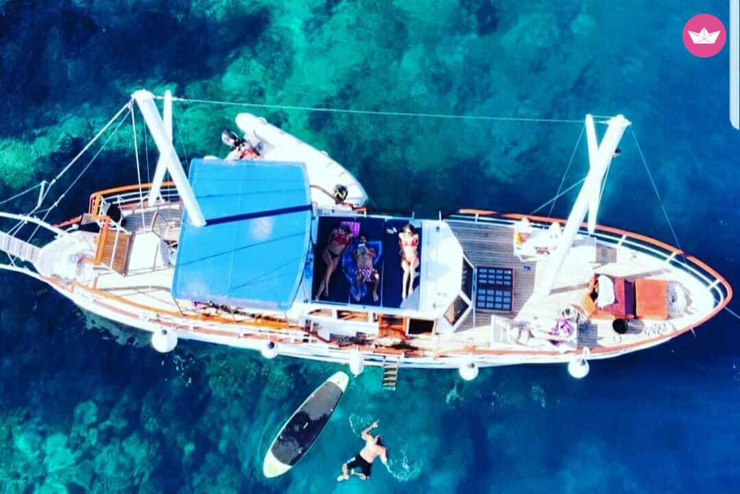 Golden Hour on the Adriatic: Sunset Cruise with Lady Lola