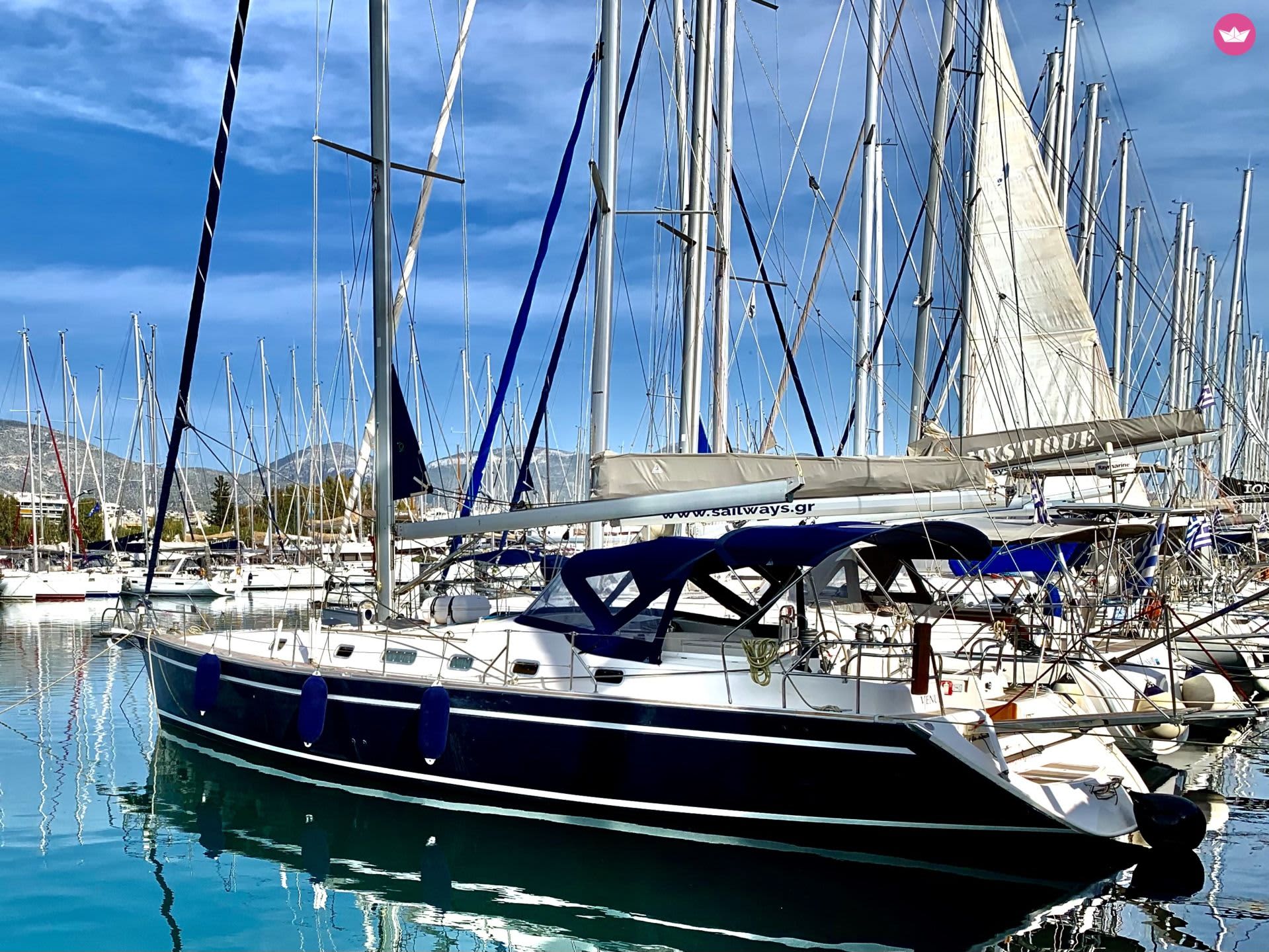 Naviga nelle acque mitiche di Itaca: una giornata tra baie nascoste e fughe turchesi.