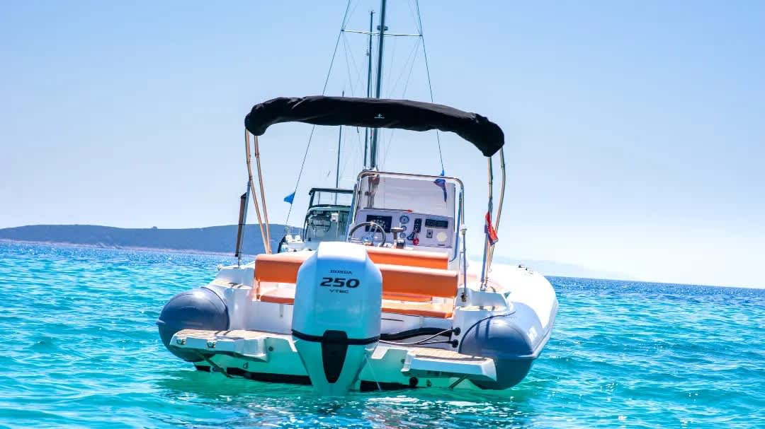 Ein Tag in Trogir auf einem Motorboot
