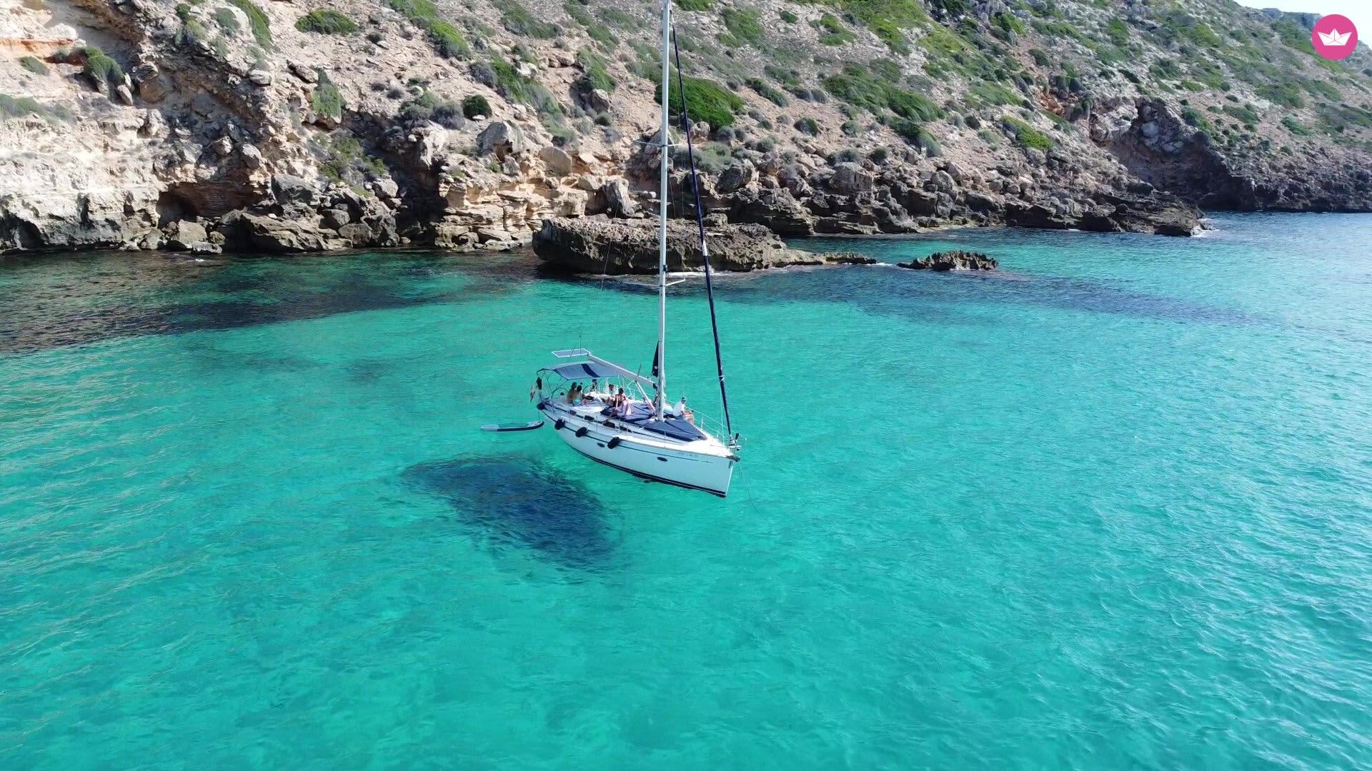 Sonho Mediterrâneo: 3 a 4 horas, natação em águas cristalinas, mergulho com snorkel, stand-up paddle, lanches e tapas.