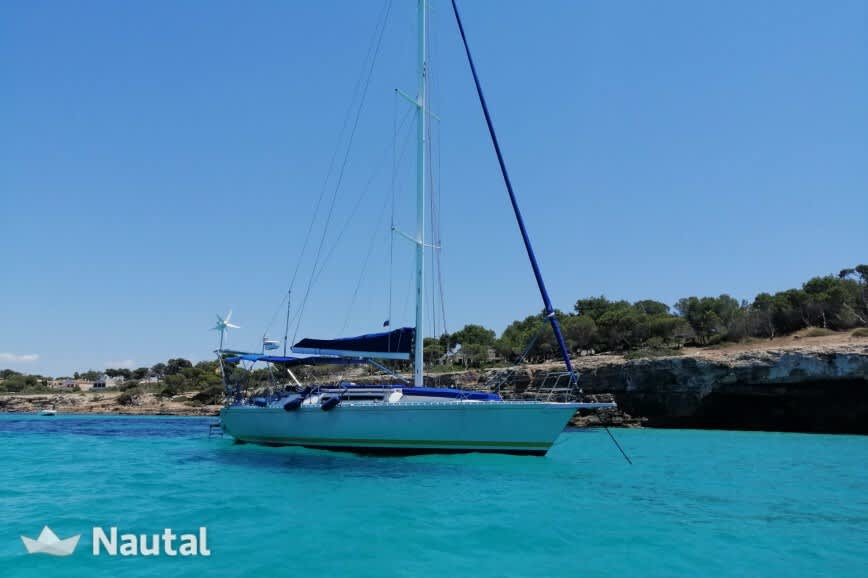 Spend 8h on the warm waters of Mallorca
