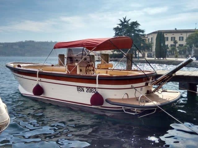 Rent a motorboat for 4h30 of fun