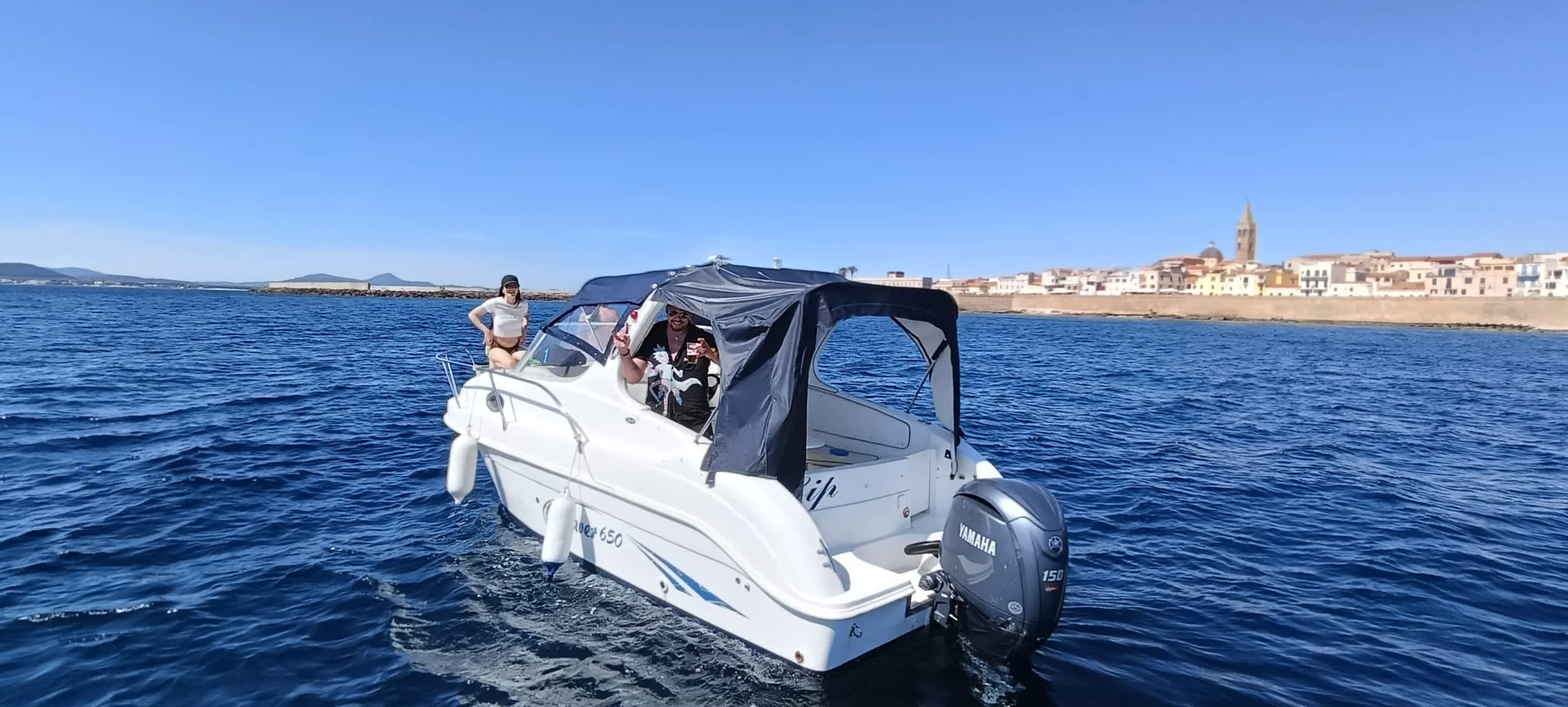 Profitez d'une excursion de 7h30 en bateau à moteur pour explorer Alghero.