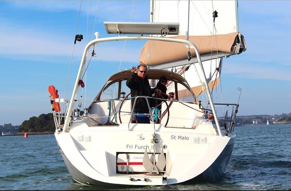 Discover Arradon on a full-day sailboat trip