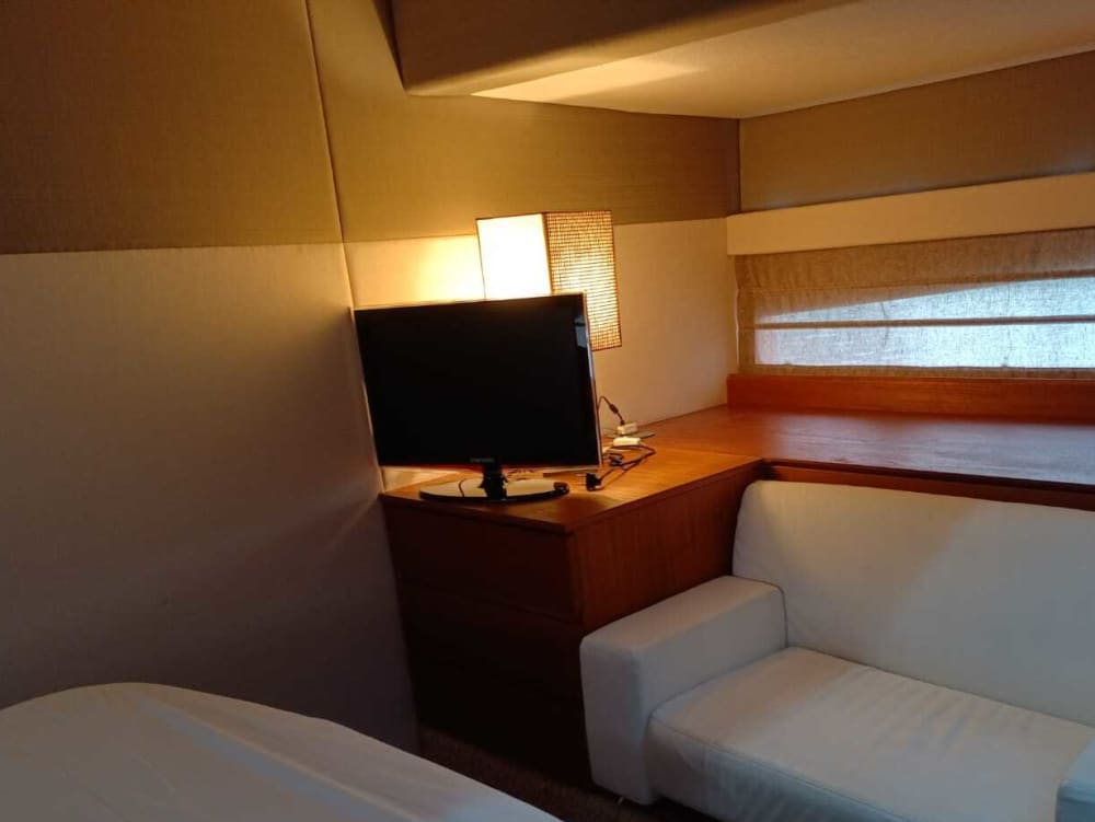 La tua esperienza privata a Rosignano Solvay: una giornata esclusiva a bordo di uno yacht a motore.