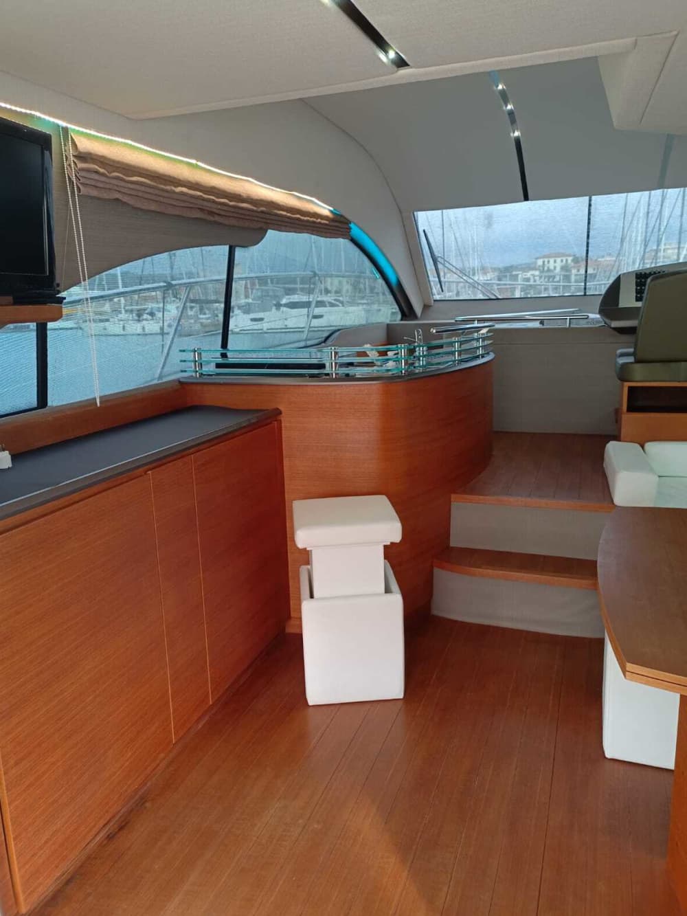 La tua esperienza privata a Rosignano Solvay: una giornata esclusiva a bordo di uno yacht a motore.