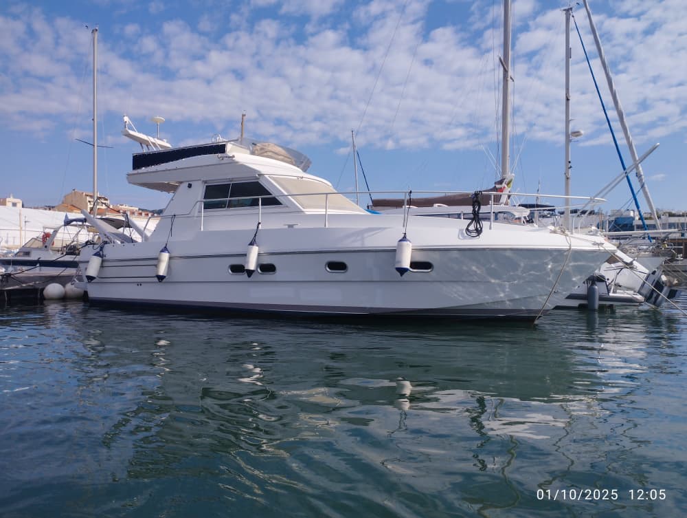 Crucero privado en yate por las islas de Cannes (12:00-16:00): Capitana.