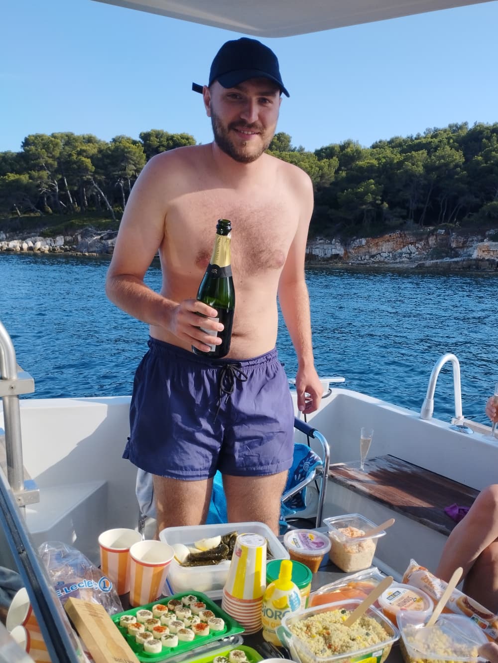 Crucero privado en yate por las islas de Cannes (12:00-16:00): Capitana.