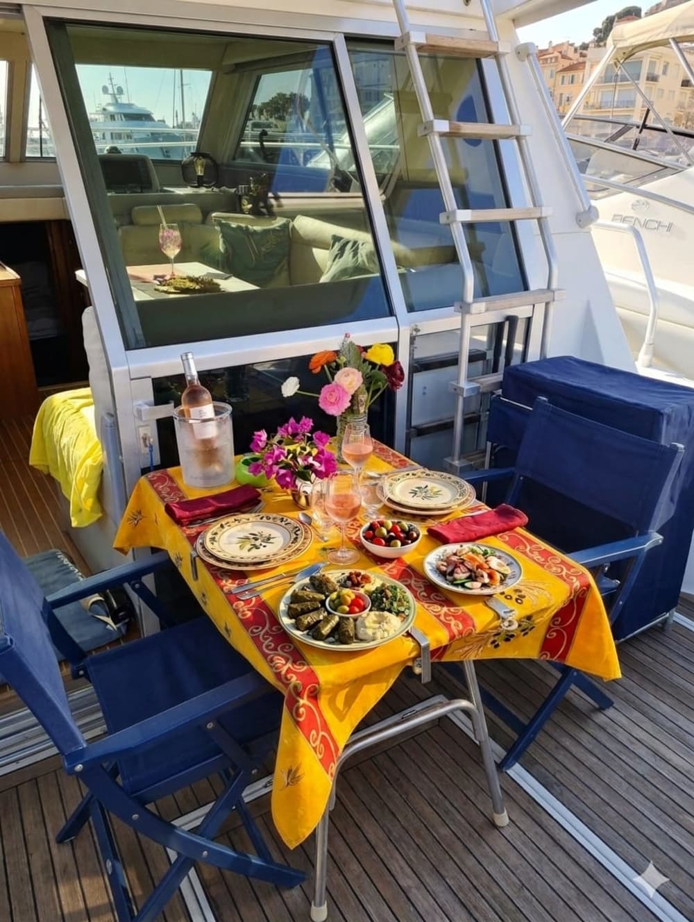 Privéjachtcruise van 12.00 tot 16.00 uur naar de eilanden bij Cannes: met een vrouwelijke kapitein.