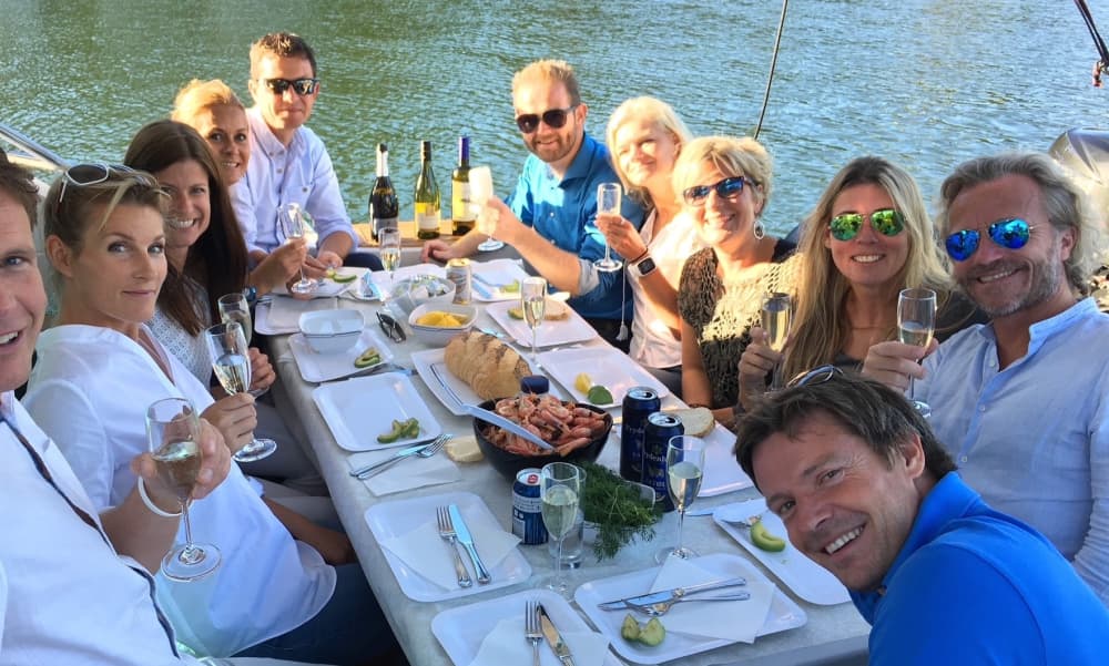 3:30 na zwiedzanie Oslo łodzią motorową