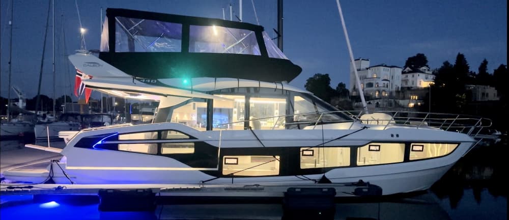 3:30 na zwiedzanie Oslo łodzią motorową