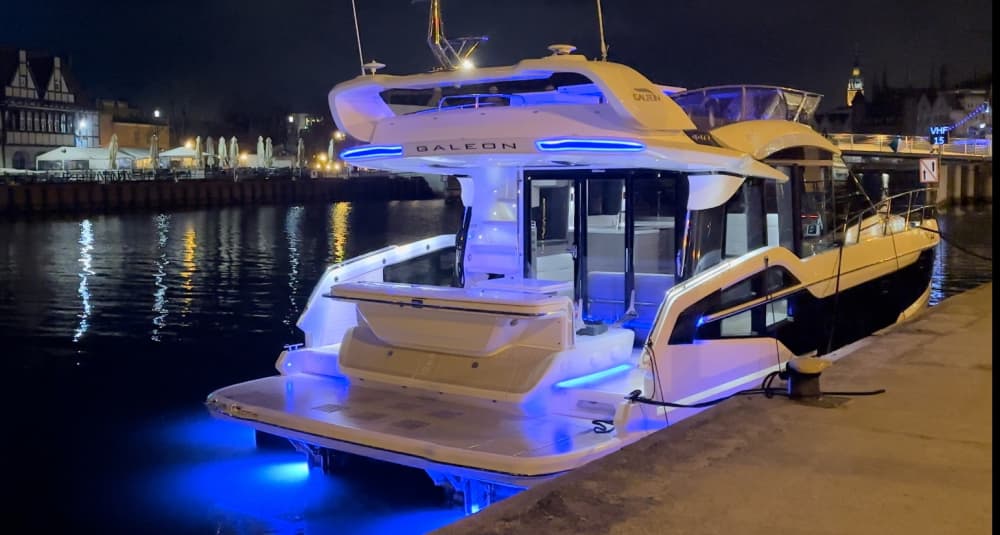 3:30 na zwiedzanie Oslo łodzią motorową