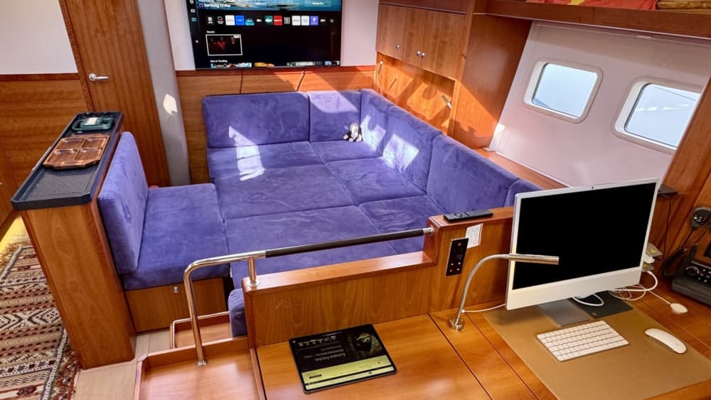 One day to discover Aeolian Islands: The true Dolce Vita on a sailboat