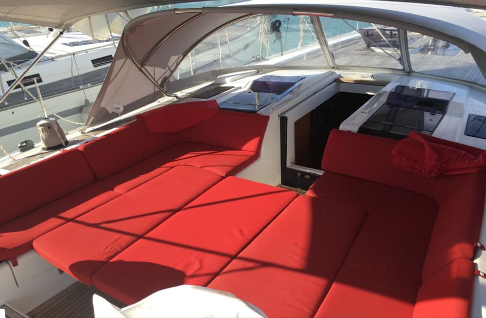 One day to discover Aeolian Islands: The true Dolce Vita on a sailboat