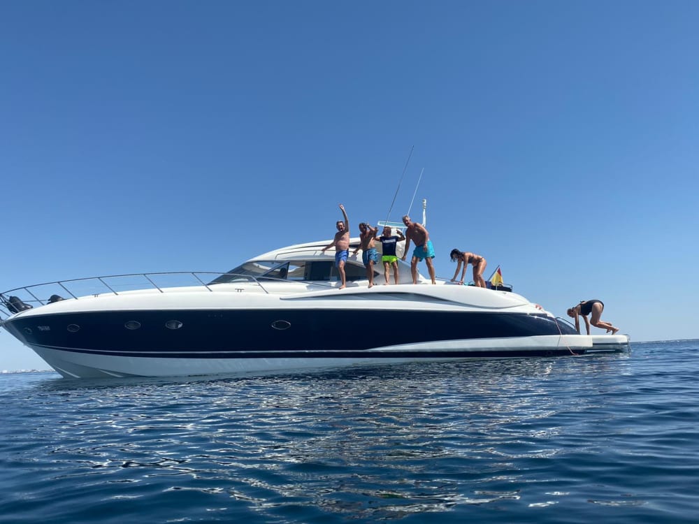 Le luxe réinventé à Huelva : une journée inoubliable sur un yacht à moteur