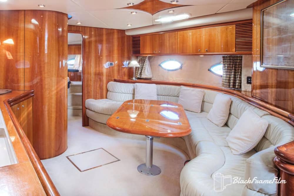 Le luxe réinventé à Huelva : une journée inoubliable sur un yacht à moteur