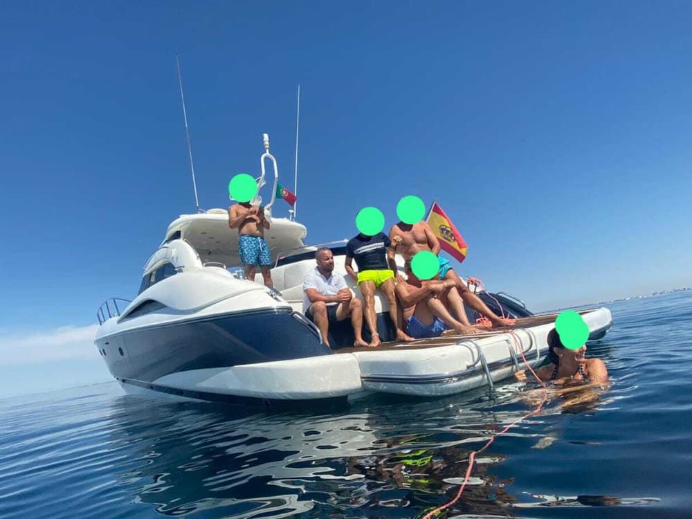 Le luxe réinventé à Huelva : une journée inoubliable sur un yacht à moteur