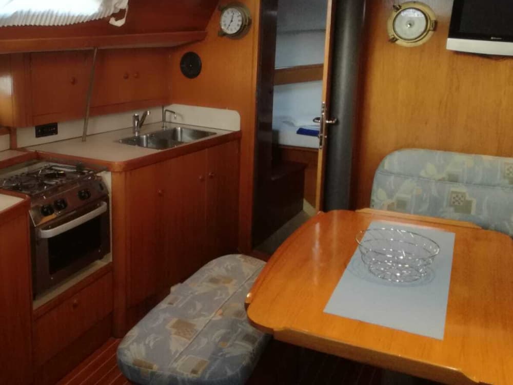 Scopri Murter a bordo di una barca a vela per un'intera giornata.