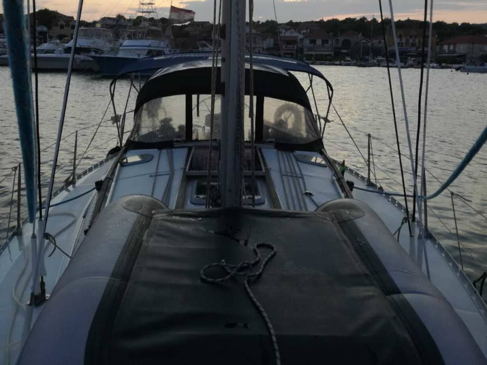 Scopri Murter a bordo di una barca a vela per un'intera giornata.