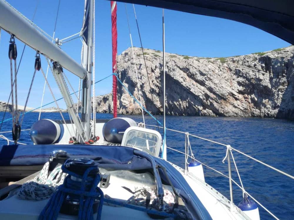 Scopri Murter a bordo di una barca a vela per un'intera giornata.