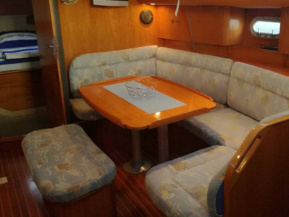 Scopri Murter a bordo di una barca a vela per un'intera giornata.