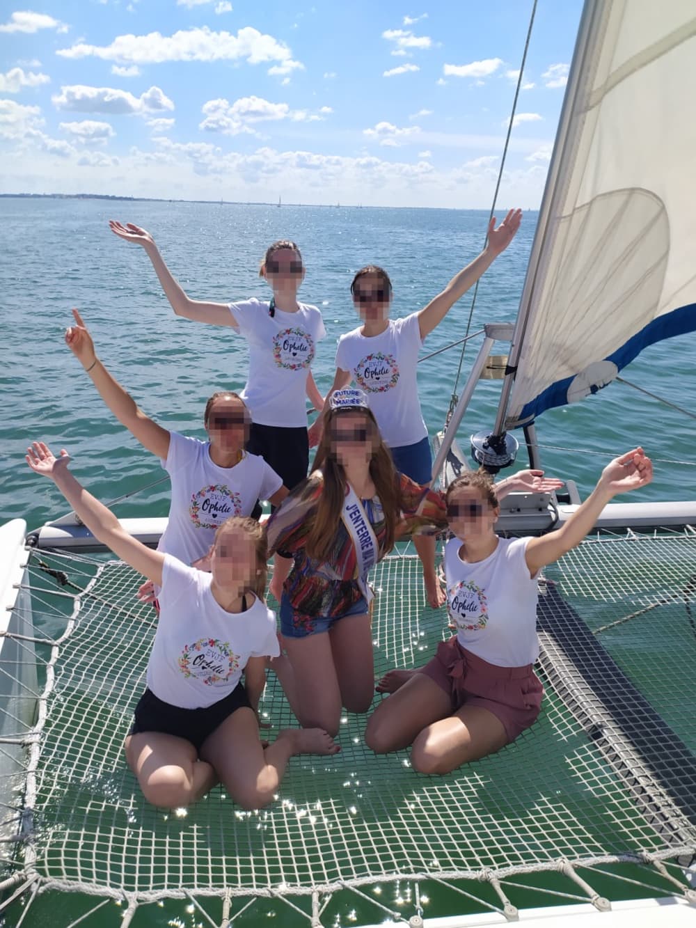 Découvrez L'Aiguillon-la-Presqu'ile en catamaran pendant une journée complète