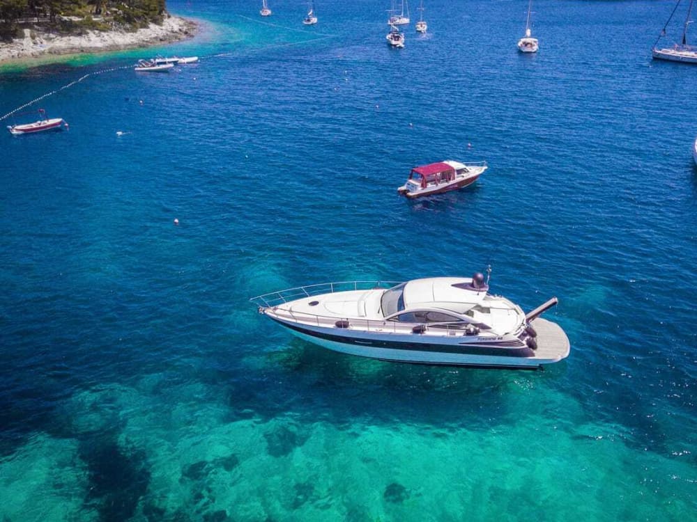 Excursion privée d'une journée complète sur l'île de Vis au départ de Hvar.