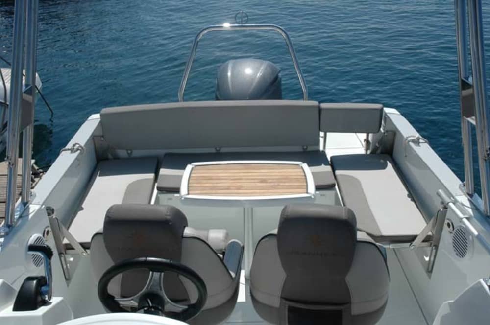 Geniet van een boottocht van 8,5 uur op een motorboot om Cap d'Agde te verkennen.