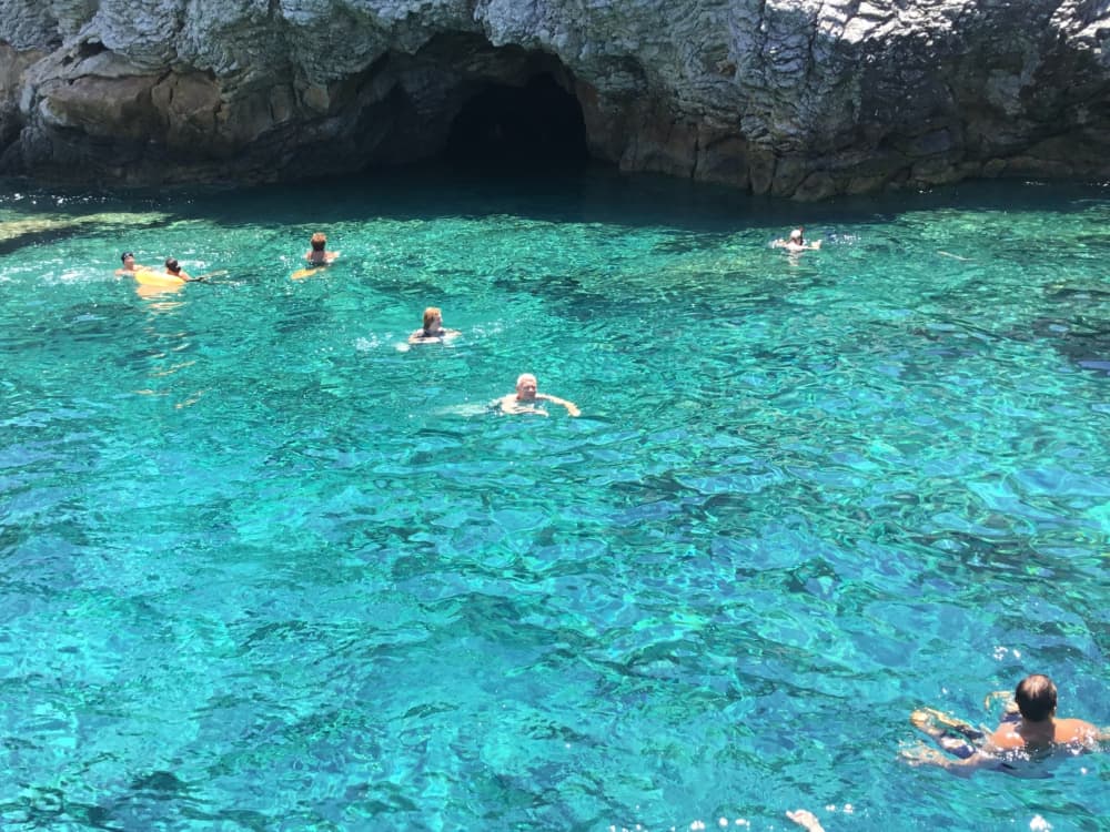 Ciesz się luksusem Ano Symi, spędzając cały dzień na gulecie