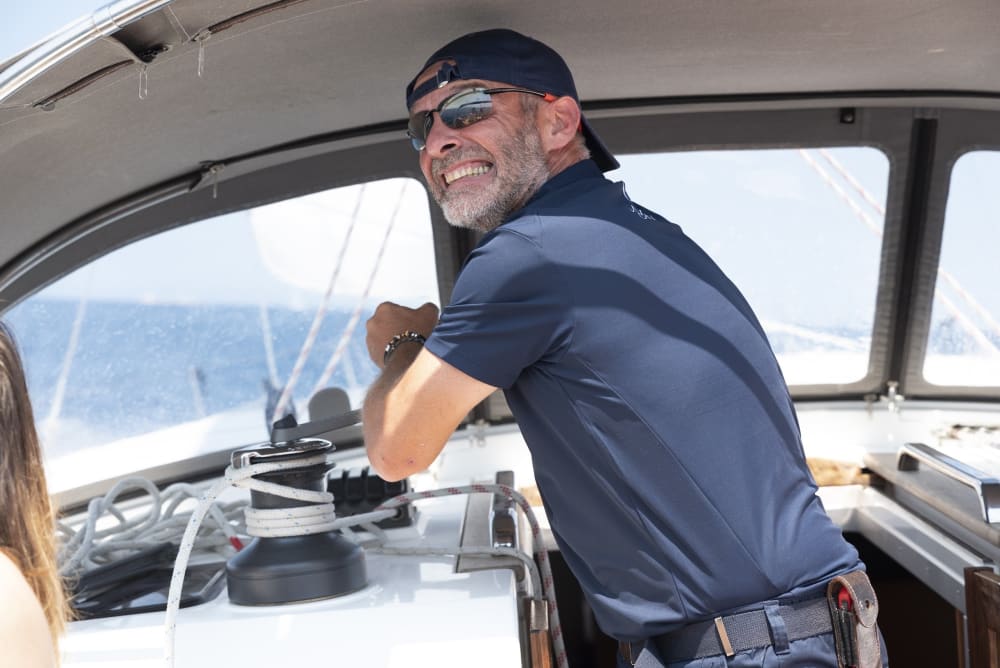 Cap sur le plaisir : une journée complète de navigation authentique à Cala Bitta en voilier