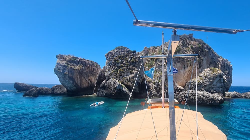 Navegue com os deuses: um dia para descobrir Cefalônia em um gulet.