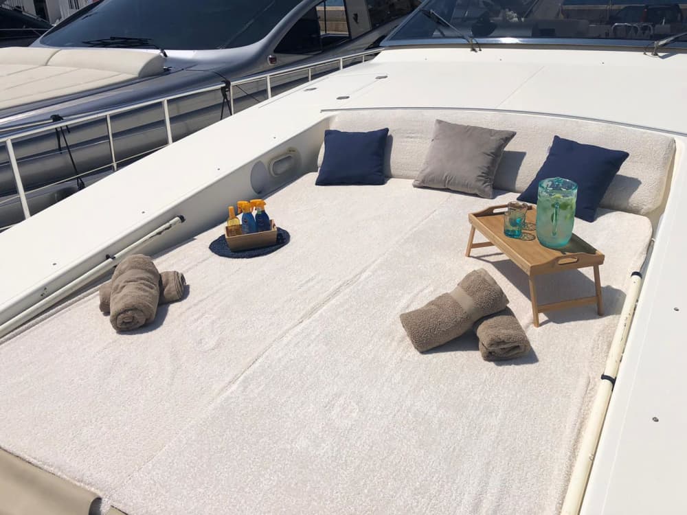 Découvrez Ibiza en 9h : une expérience de yacht à moteur haut de gamme