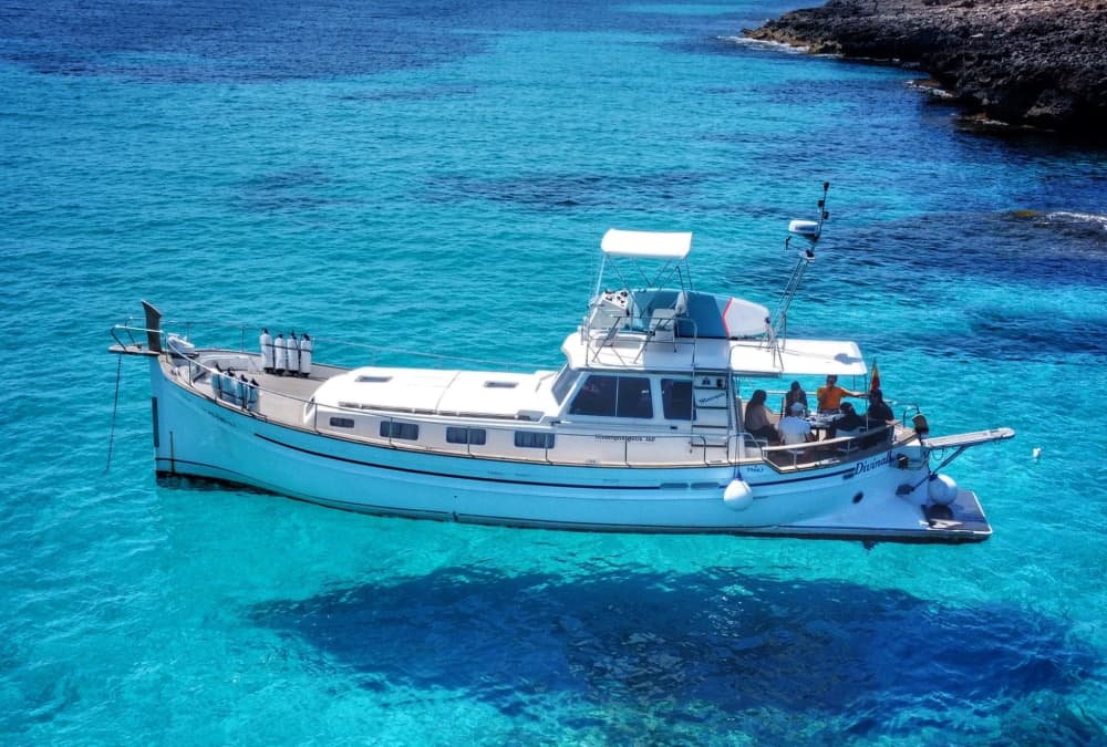 Scopri il paradiso nascosto di Minorca: fuga costiera di 8 ore da Mahón