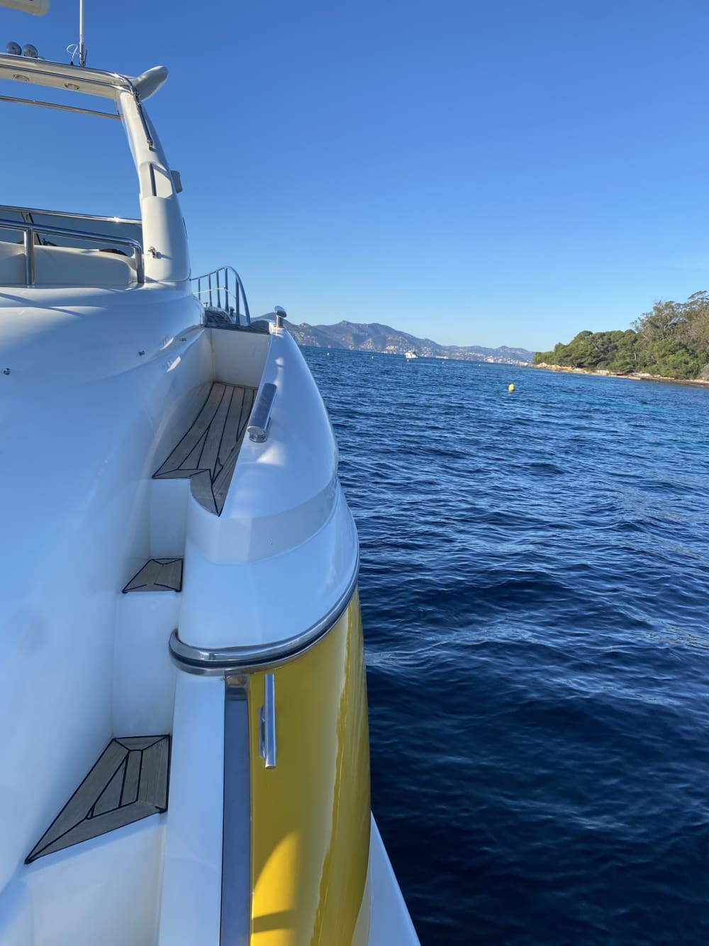 Profitez d'une excursion de 8 heures en bateau à moteur pour explorer le golfe Juan