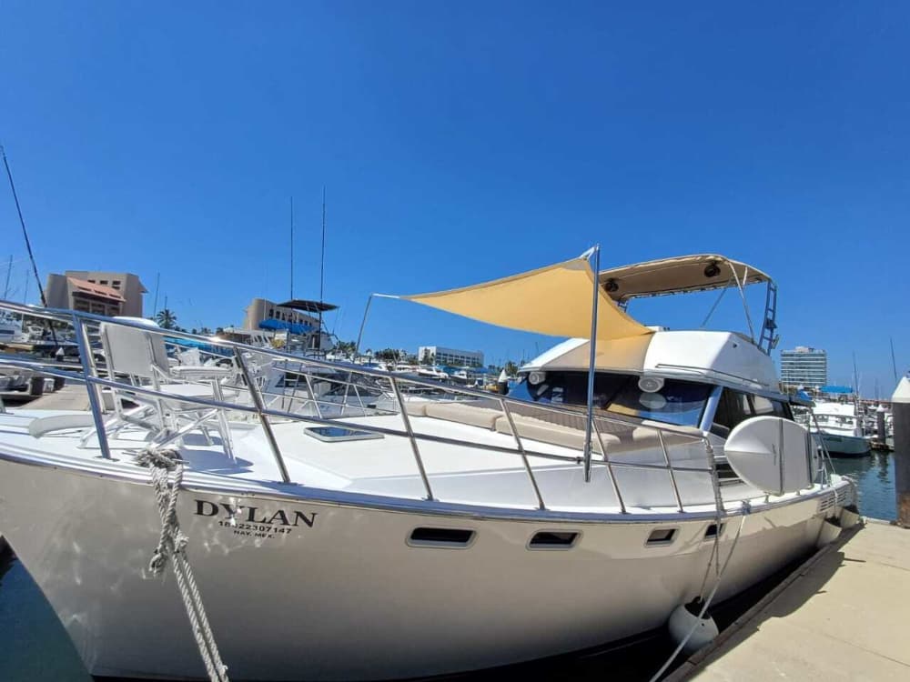 Rilassatevi a Puerto Vallarta: 12 ore di sole su un motoscafo.