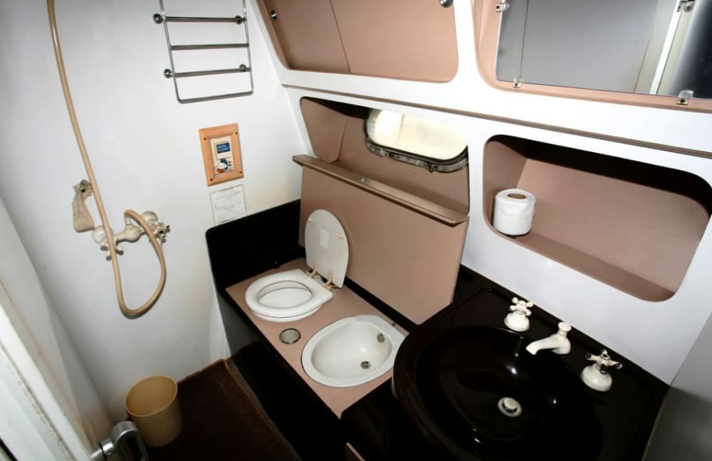 Rent a motorboat for 4h of fun